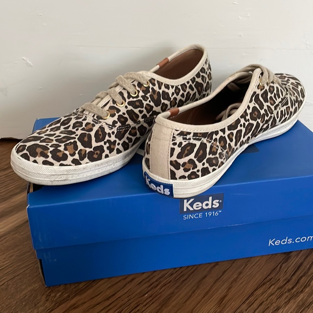 Leopard print canvas shoes